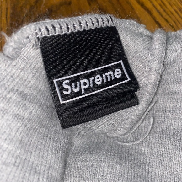 Supreme New Era Beanie - Picture 5 of 9